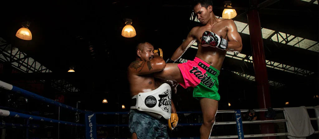 Muay Thai & Boxing Gloves Size Guide